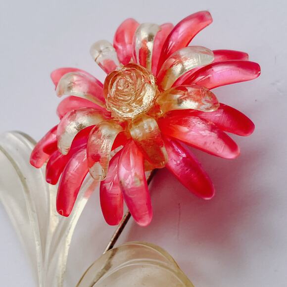 VTG 40s Brooch Pink Lucite Flower C Clasp Molded Retro Mid Century Pin - Picture 3 of 9